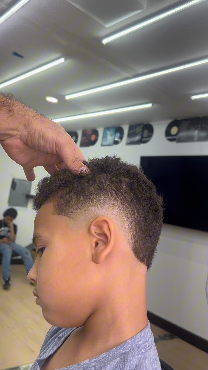 Precision fade haircut by LOS barber Tampa